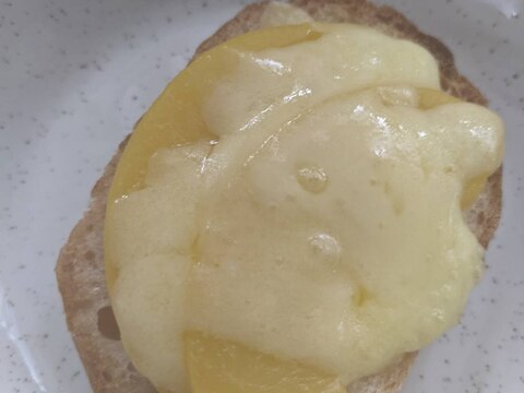 フランスパンで作る黄桃のオープンサンド